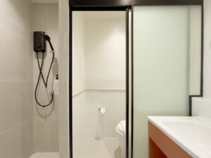 Shower - โรงแรมฟอร์จูน ดี เลย